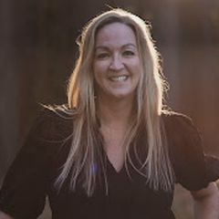 Fawne Hayes, Realtor at Chase International Luxury Real Estate